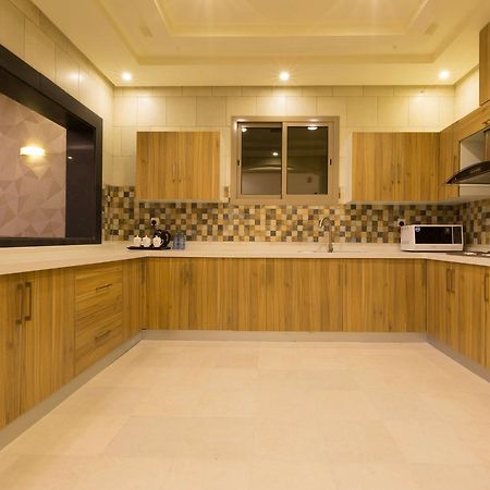 Ayam Lilian Aparthotel Бурайда Экстерьер фото