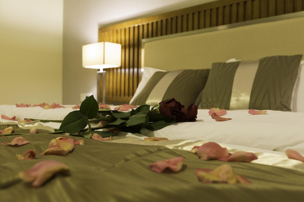 Ayam Lilian Aparthotel Бурайда Экстерьер фото