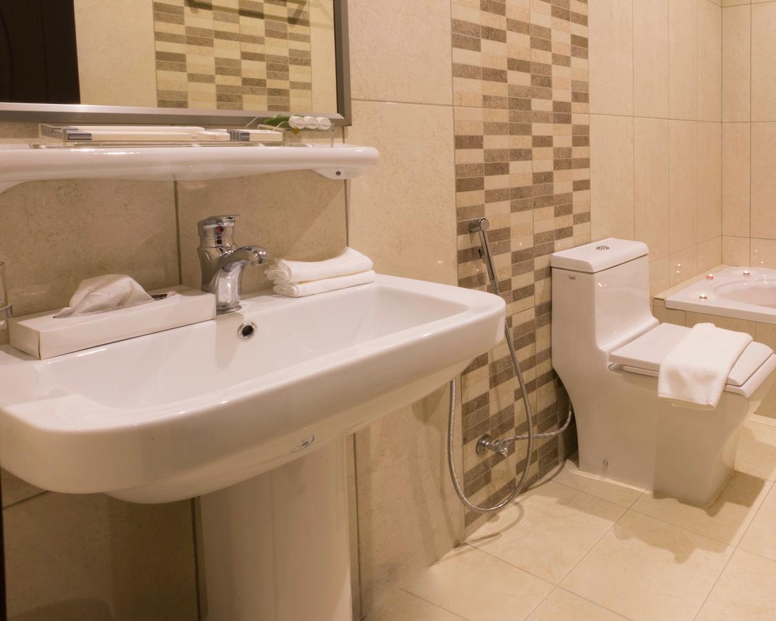 Ayam Lilian Aparthotel Бурайда Экстерьер фото